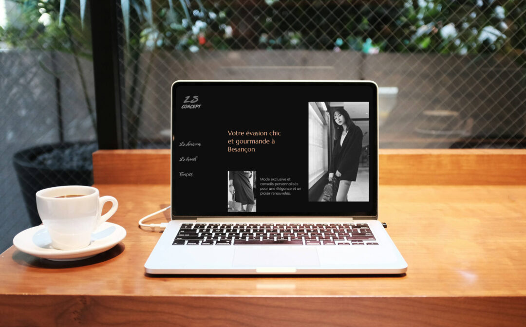 Un ordinateur présente une offre de mode à Besançon. - Agence web Prism